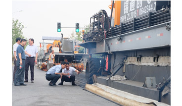 "Highway Doctors Demonstrate Their Power Again"  ---- City leaders visited the construction site of Xixing Road