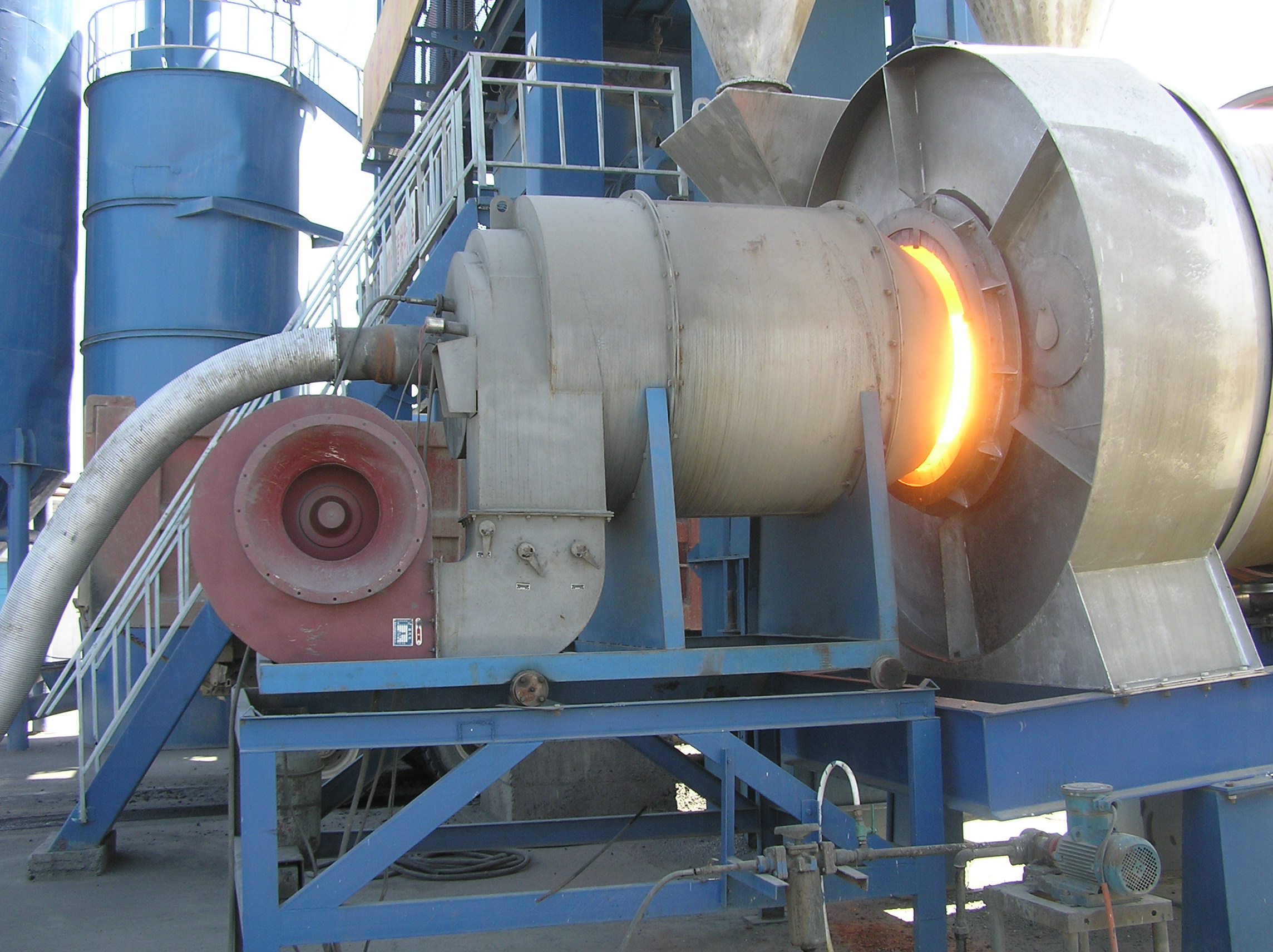 Briefly Describe How to Judge the Working Condition of Burning System of Asphalt Mixing Plant

